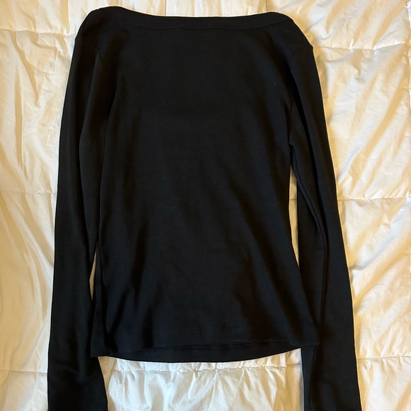 Never worn black scoop neck long sleeve - Picture 2 of 3